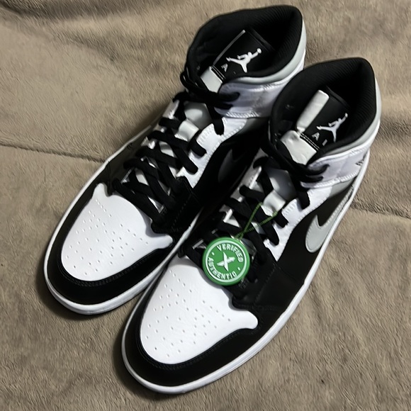 Jordan 1 Mid White Shadow DS - Picture 1 of 6